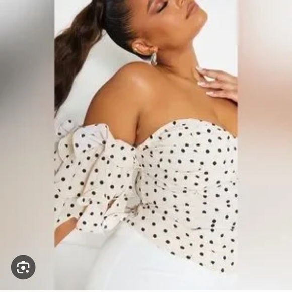 PLUS CREAM POLKA DOT RUFFLE PUFF SLEEVE BARDOT CROP TOP in Size 24 - Picture 2 of 2